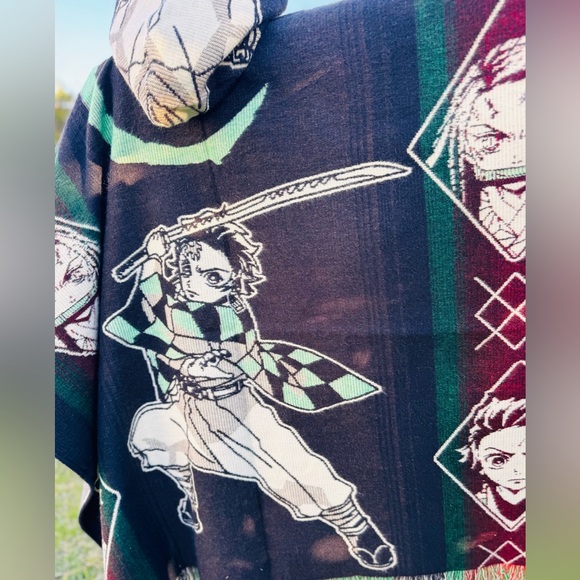 Demon slayer alpaca poncho, unisex, one size, made in Ecuador. Adult size - Picture 6 of 7
